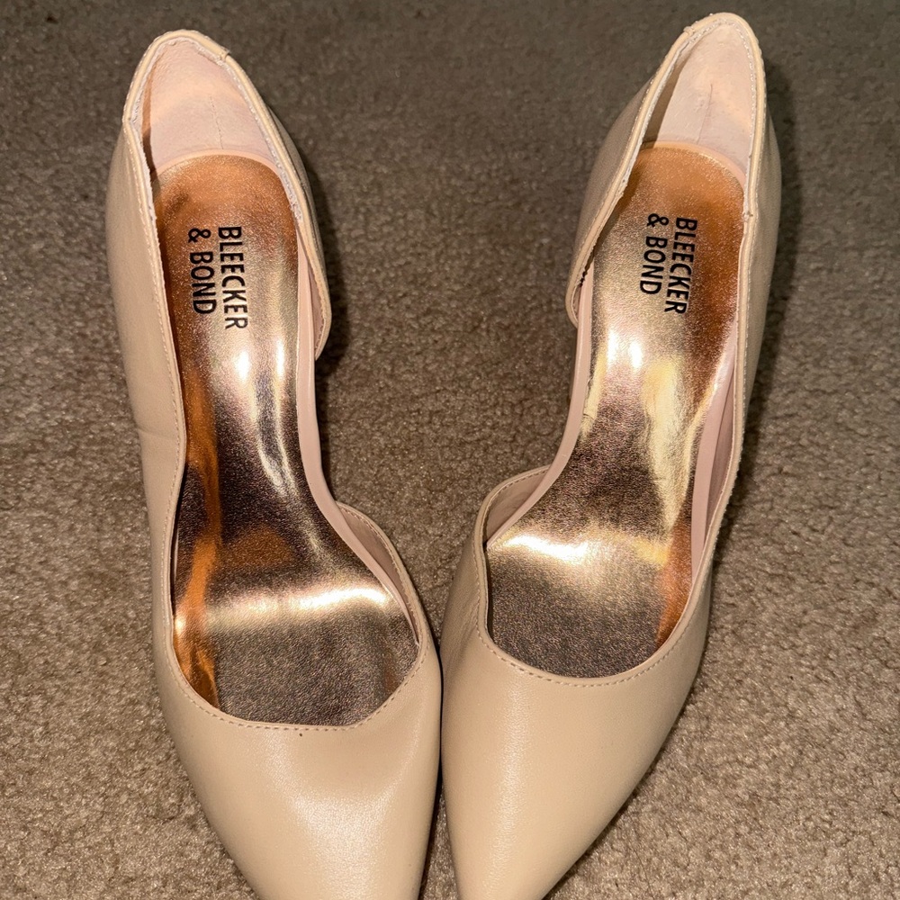 Women's Cream Pumps